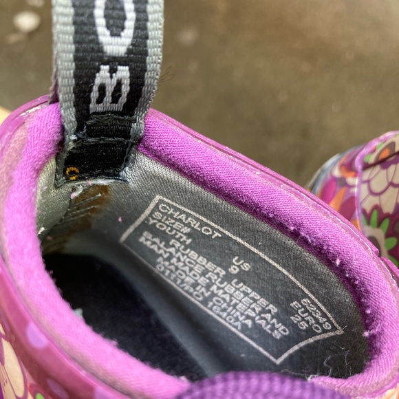 Bogs size 9 youth rain boots - Picture 4 of 4
